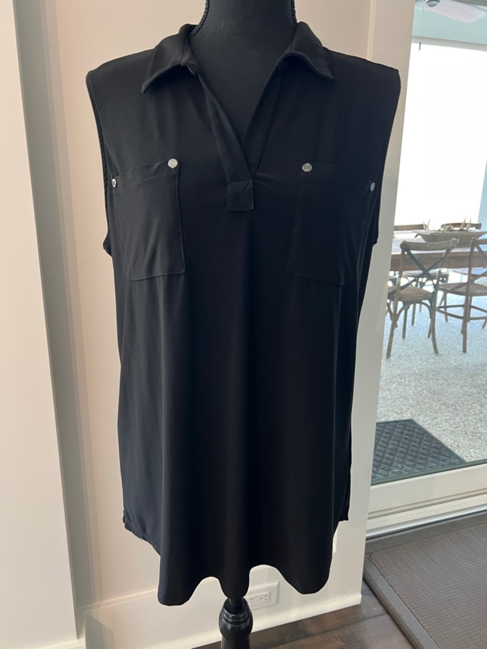 Jones New York Black Sleeveless Collared Tunic with Patch Pockets